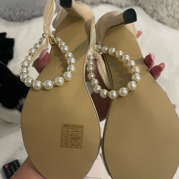 Nwt nude heels - Picture 2 of 3